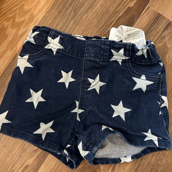 Levi’s - Shorts - Picture 1 of 3